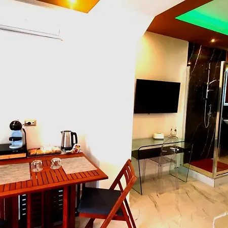 Luxury Oda ve Kahvaltı 4*