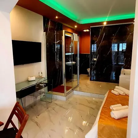 Luxury Oda ve Kahvaltı 4*