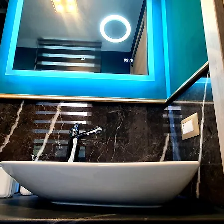 Luxury Oda ve Kahvaltı 4*