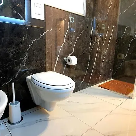 Luxury Nocleg ze śniadaniem 4*