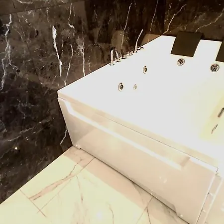 Luxury Nocleg ze śniadaniem 4*