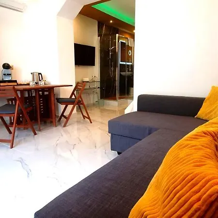 Luxury Nocleg ze śniadaniem 4*