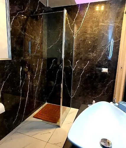 Alojamento de Acomodação e Pequeno-almoço Luxury 4*